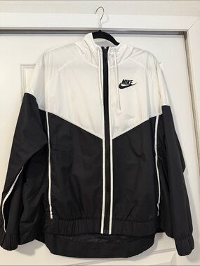 Nike Black and White Zip-Up Windbreaker Jacket